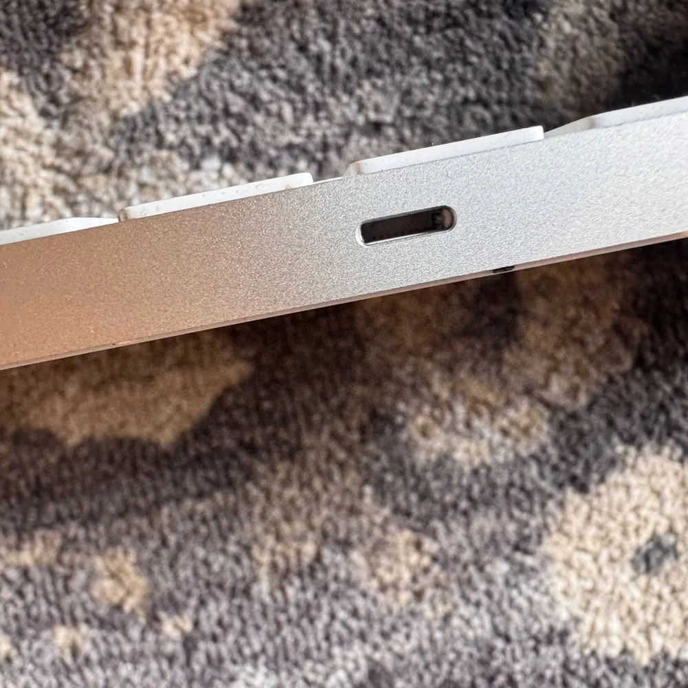 Apple White Wireless Keyboard USB C Bluetooth